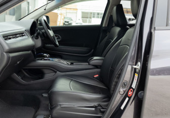 Подержанный автомобиль Honda Vezel 2013 года (19 фото)