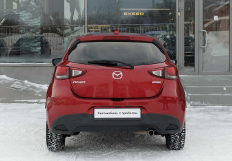 Подержанный автомобиль Mazda Demio 2016 года (6 фото)