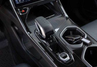 Подержанный автомобиль Geely Atlas 2024 года (16 фото)