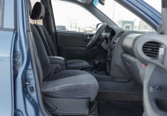 Подержанный автомобиль Hyundai Santa Fe 2002 года (17 фото)