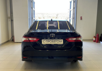 Подержанный автомобиль Toyota Camry Sedan 2019 года (5 фото)