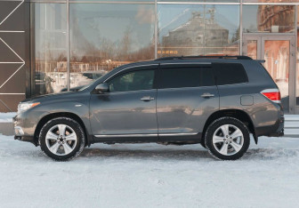 Подержанный автомобиль Toyota Highlander 2011 года (8 фото)