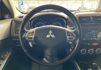 Подержанный автомобиль Mitsubishi ASX 2012 года (9 фото)