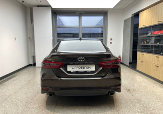 Подержанный автомобиль Toyota Camry Sedan 2019 года (7 фото)