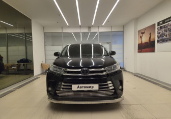 Подержанный автомобиль Toyota Highlander 2019 года (2 фото)