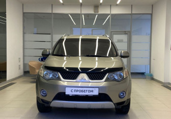 Подержанный автомобиль Mitsubishi Outlander 2007 года (2 фото)