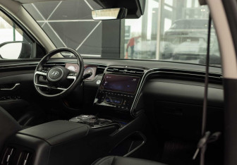 Подержанный автомобиль Hyundai Tucson 2022 года (10 фото)