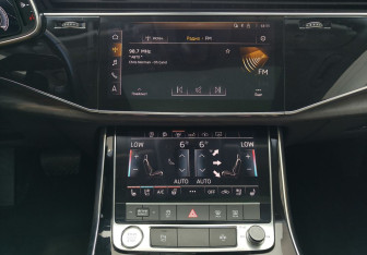 Подержанный автомобиль Audi Q8 2019 года (12 фото)