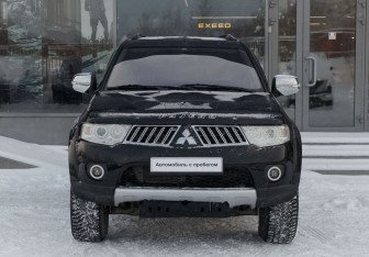 Подержанный автомобиль Mitsubishi Pajero Sport 2010 года (2 фото)