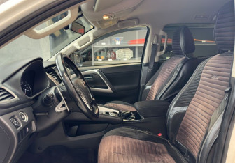 Подержанный автомобиль Mitsubishi Pajero Sport 2022 года (16 фото)