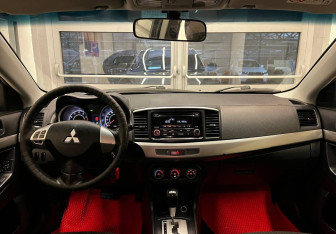 Подержанный автомобиль Mitsubishi Lancer Sedan 2013 года (10 фото)