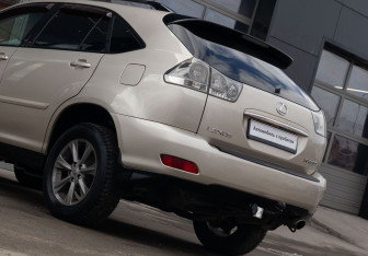 Подержанный автомобиль Lexus RX 2005 года (11 фото)