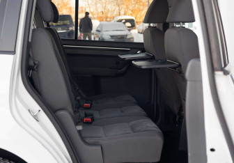 Подержанный автомобиль Volkswagen Touran 2011 года (18 фото)