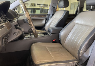 Подержанный автомобиль Volkswagen Touareg 2008 года (8 фото)
