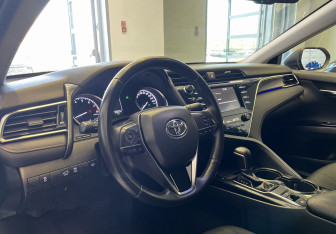 Подержанный автомобиль Toyota Camry Sedan 2019 года (7 фото)