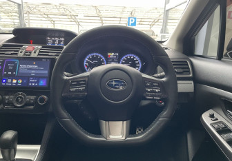 Подержанный автомобиль Subaru Levorg 2014 года (11 фото)