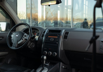 Подержанный автомобиль Nissan X-Trail 2008 года (10 фото)