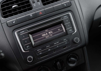 Подержанный автомобиль Volkswagen Polo Sedan 2015 года (13 фото)