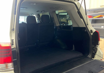 Подержанный автомобиль Toyota Land Cruiser Suv 2017 года (10 фото)