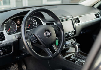 Подержанный автомобиль Volkswagen Touareg 2017 года (11 фото)