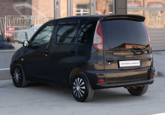 Подержанный автомобиль Toyota FunCargo 1999 года (7 фото)