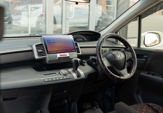 Подержанный автомобиль Honda Freed 2012 года (10 фото)