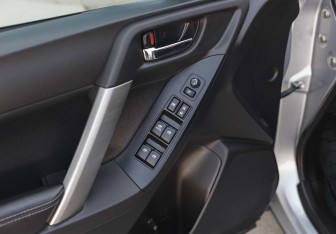 Подержанный автомобиль Subaru Forester Suv 2013 года (18 фото)