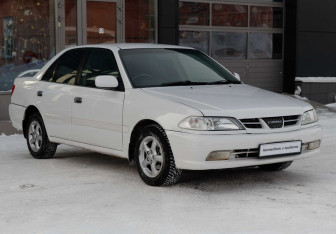 Подержанный автомобиль Toyota Carina Sedan 2001 года (3 фото)