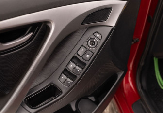 Подержанный автомобиль Hyundai Avante Sedan 2011 года (17 фото)