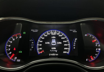 Подержанный автомобиль Jeep Grand Cherokee 2014 года (12 фото)