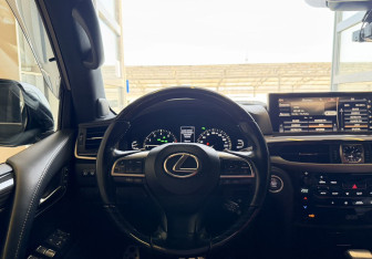 Подержанный автомобиль Lexus LX 2021 года (12 фото)