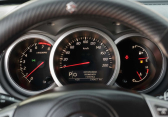 Подержанный автомобиль Suzuki Grand Vitara 2011 года (13 фото)