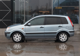 Подержанный автомобиль Ford Fusion 2007 года (8 фото)