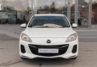 Подержанный автомобиль Mazda Axela Sedan 2012 года (2 фото)
