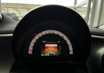 Подержанный автомобиль Smart Forfour 2016 года (12 фото)