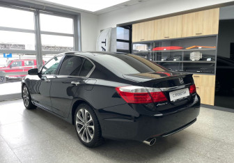 Подержанный автомобиль Honda Accord Sedan 2013 года (7 фото)