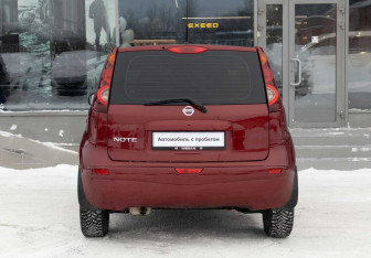 Подержанный автомобиль Nissan Note 2013 года (6 фото)