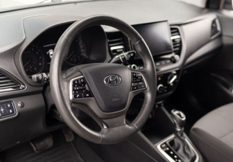 Подержанный автомобиль Hyundai Solaris Sedan 2021 года (11 фото)