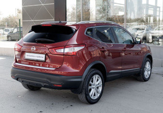 Подержанный автомобиль Nissan Qashqai 2015 года (5 фото)