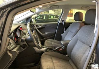 Подержанный автомобиль Opel Astra Hatchback 2014 года (10 фото)