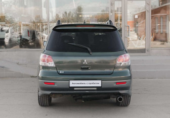 Подержанный автомобиль Mitsubishi Outlander 2004 года (6 фото)