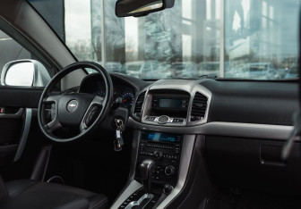 Подержанный автомобиль Chevrolet Captiva 2013 года (10 фото)