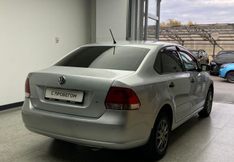 Подержанный автомобиль Volkswagen Polo Sedan 2013 года (5 фото)