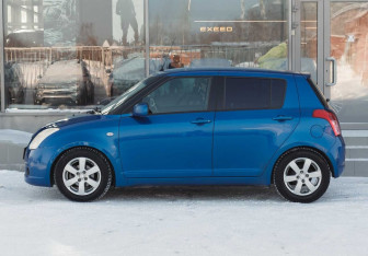 Подержанный автомобиль Suzuki Swift Hatchback 2009 года (8 фото)