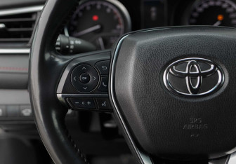 Подержанный автомобиль Toyota Camry Sedan 2020 года (12 фото)