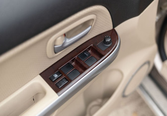 Подержанный автомобиль Suzuki Grand Vitara 2012 года (17 фото)