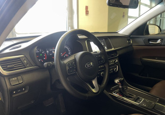 Подержанный автомобиль Kia K5 2017 года (7 фото)
