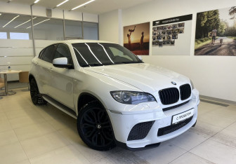 Подержанный автомобиль BMW X6 2013 года (3 фото)