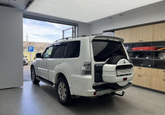 Подержанный автомобиль Mitsubishi Pajero 2014 года (6 фото)