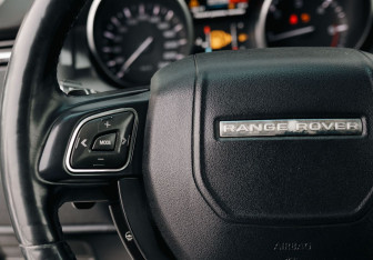 Подержанный автомобиль Land Rover Range Rover Evoque 2012 года (12 фото)